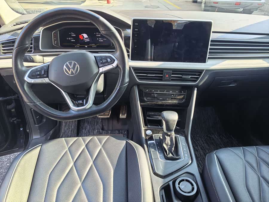 Volkswagen Tiguan L 2024 car image #7