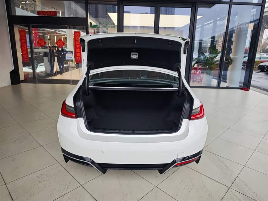 BMW i3 2024 car image #7