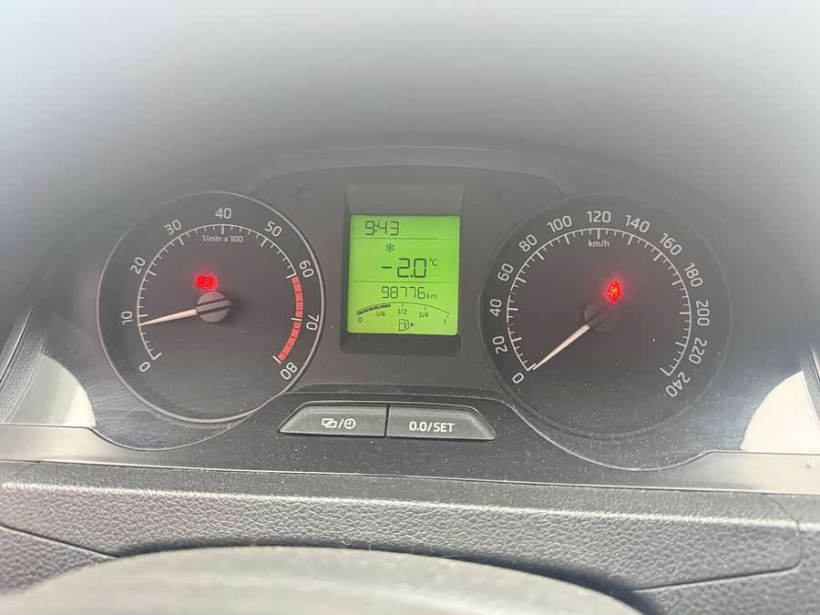 Skoda Rapid 2016 car image #7