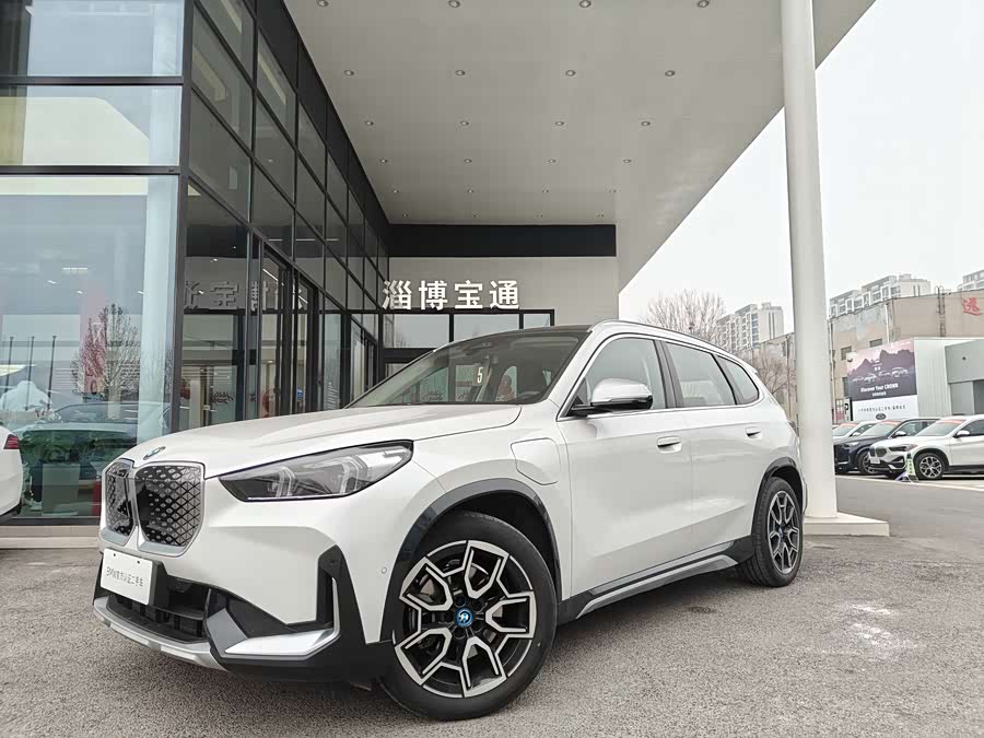 BMW iX1 2025 car image #7