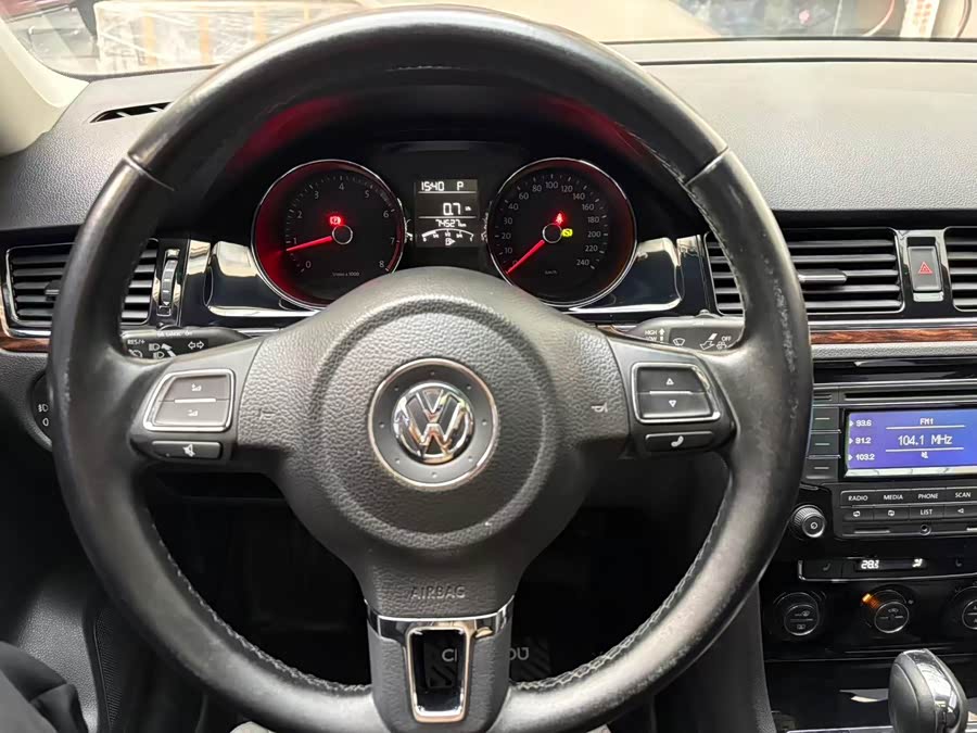 Volkswagen Bora 2015 car image #7