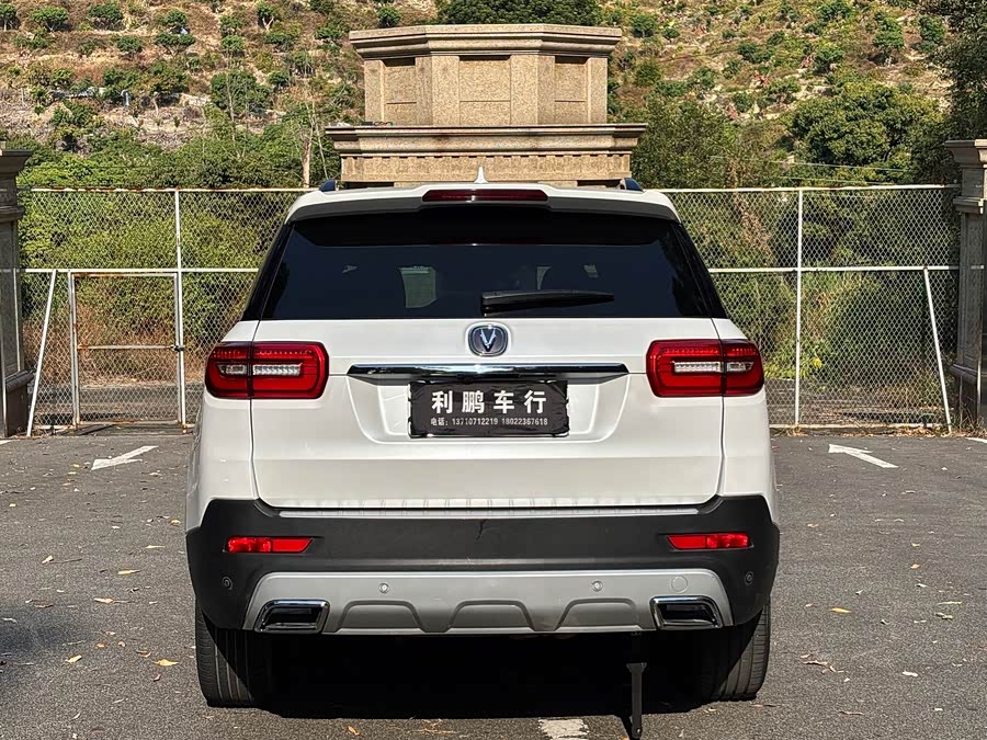 Changan CS95 2018 صورة سيارة #7