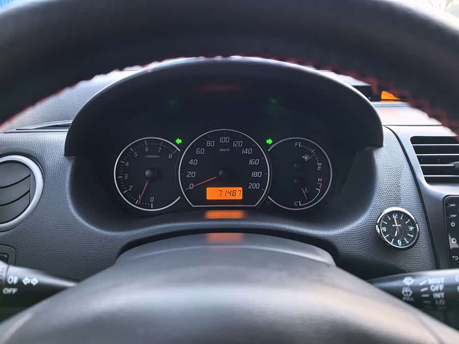 Suzuki Swift 2015 car image #7