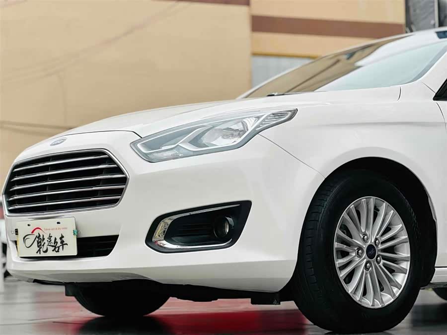 Ford Escort 2018 car image #7