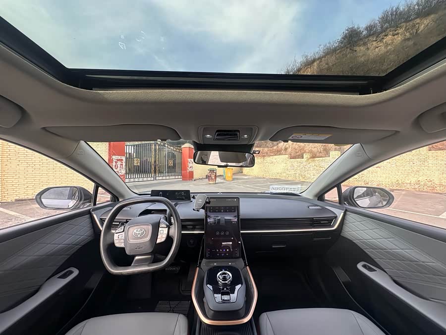 Toyota bZ3 2024 صورة سيارة #7