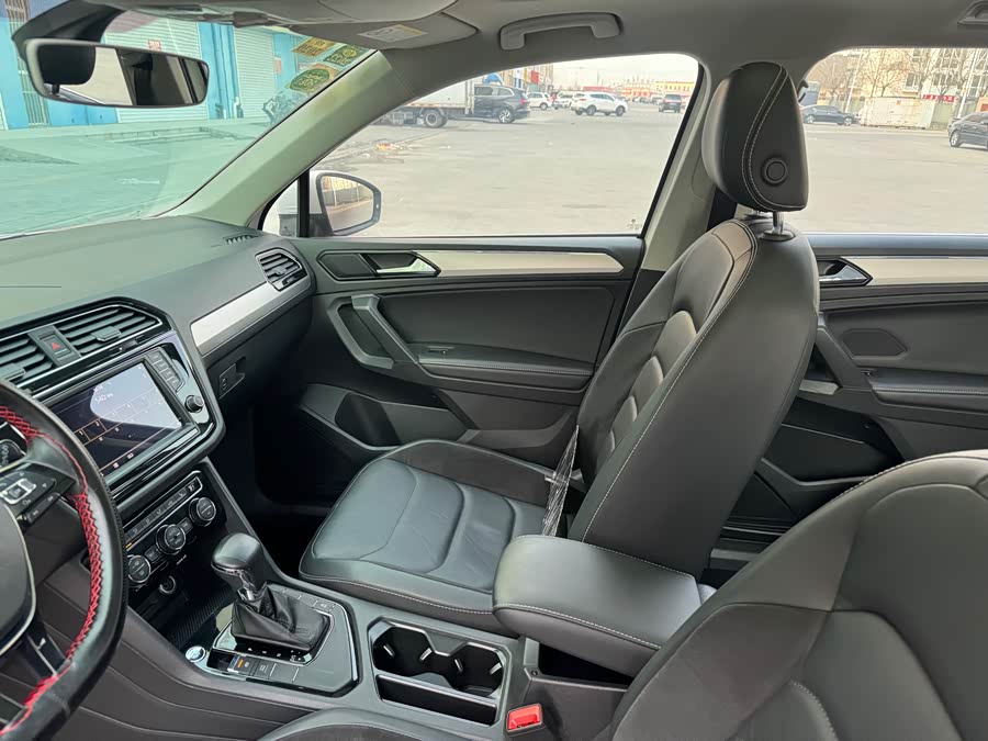 Volkswagen Tiguan L 2018 car image #7