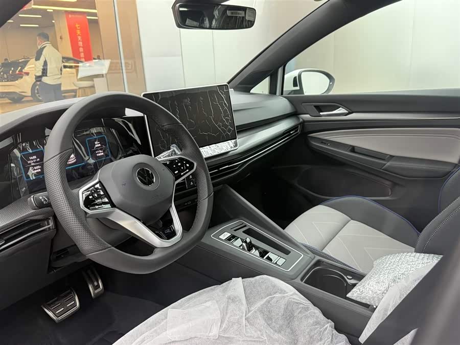 Volkswagen Golf 2025 car image #7