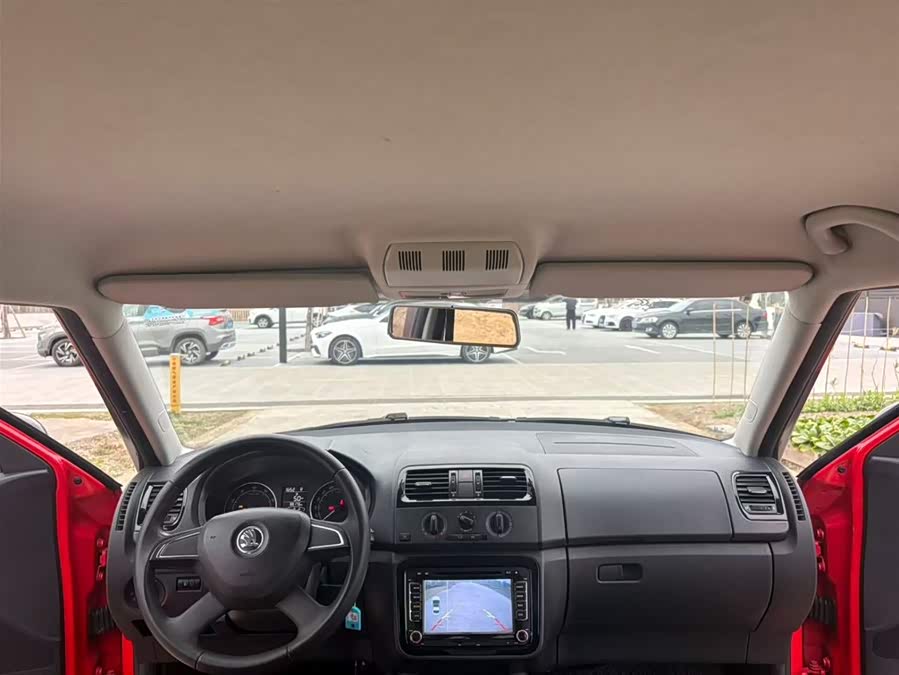 Skoda Fabia 2014 immagine di auto #7