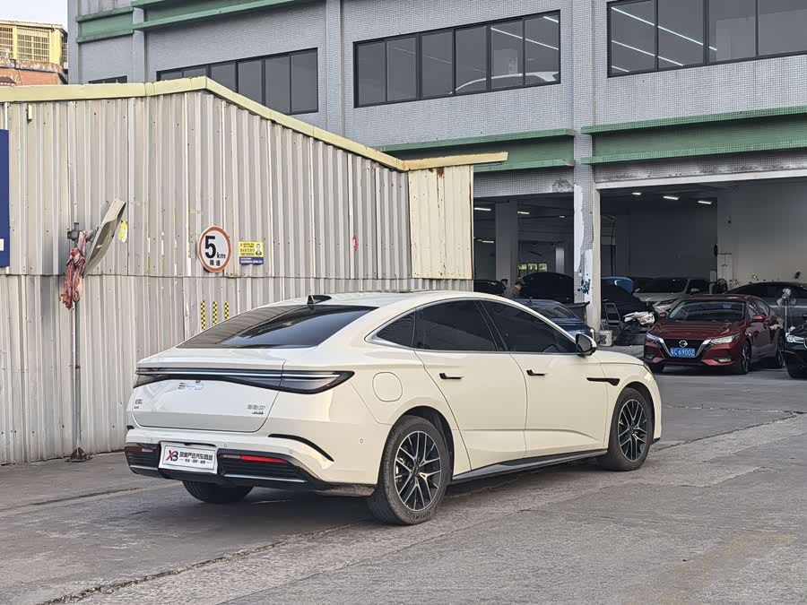 BYD Seal 07 DM-i 2025 immagine di auto #7