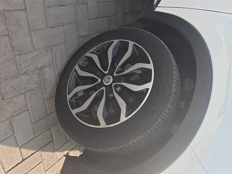 MG GS 2015 car image #7