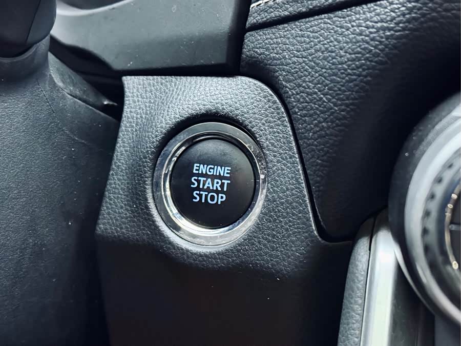 Toyota RAV4 2022 car image #7