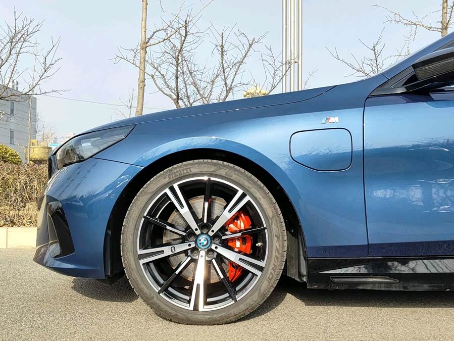 BMW i5 M60 car image #7