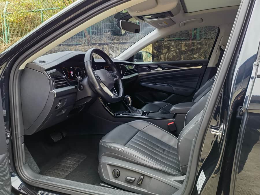 Volkswagen Passat 2022 immagine di auto #7