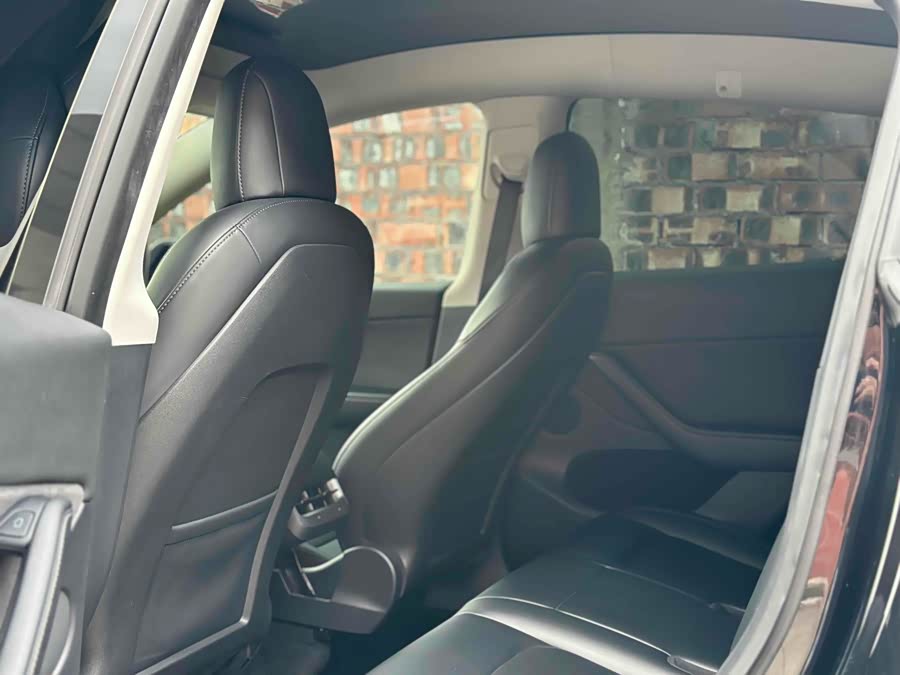 Tesla Model Y 2022 car image #7