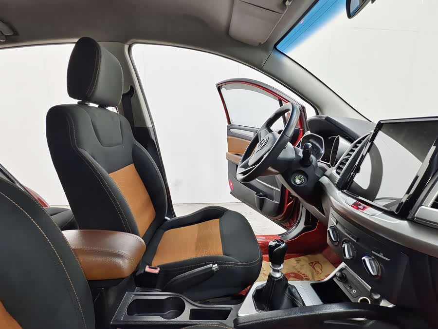 JAC 2015 #7 JAC 2015 car image #7