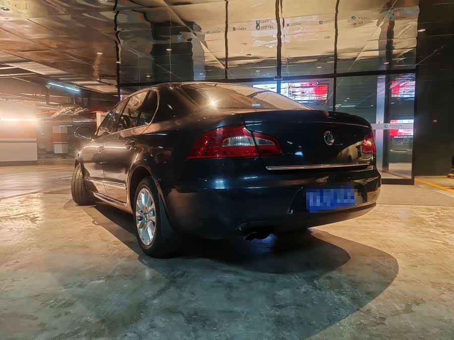 Skoda Superb 2010 car image #7