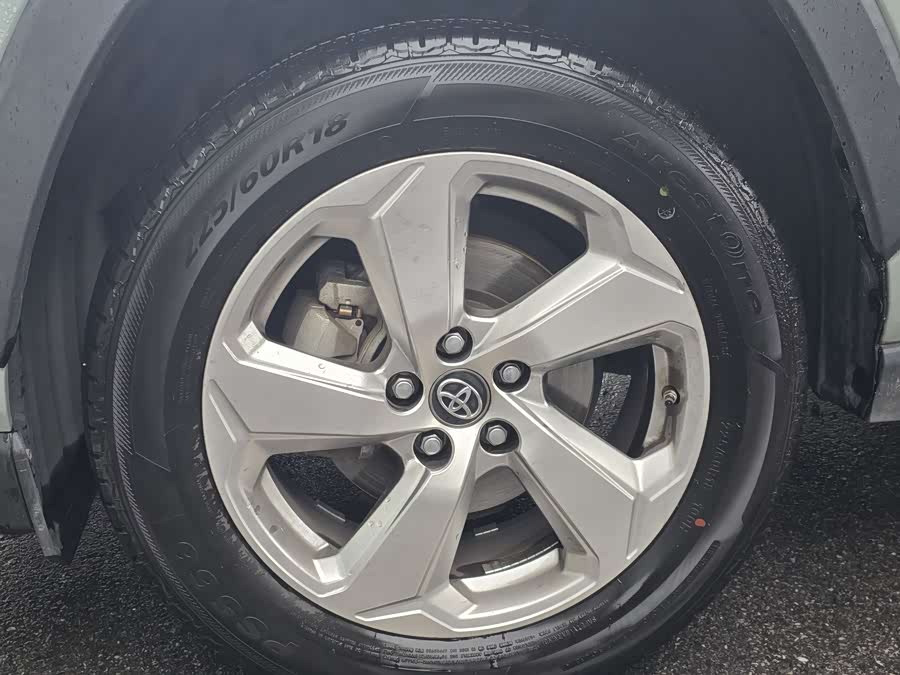Toyota RAV4 2020 car image #7