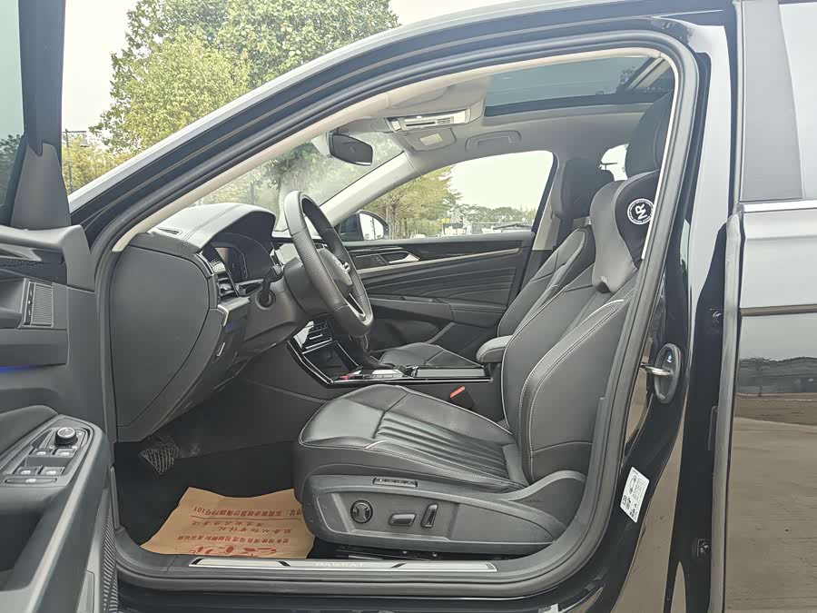 Volkswagen Passat 2023 car image #7