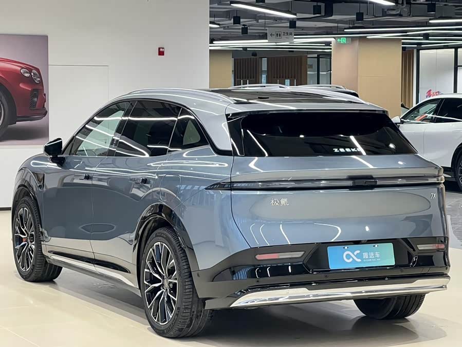 Zeekr 7X 2024 car image #7