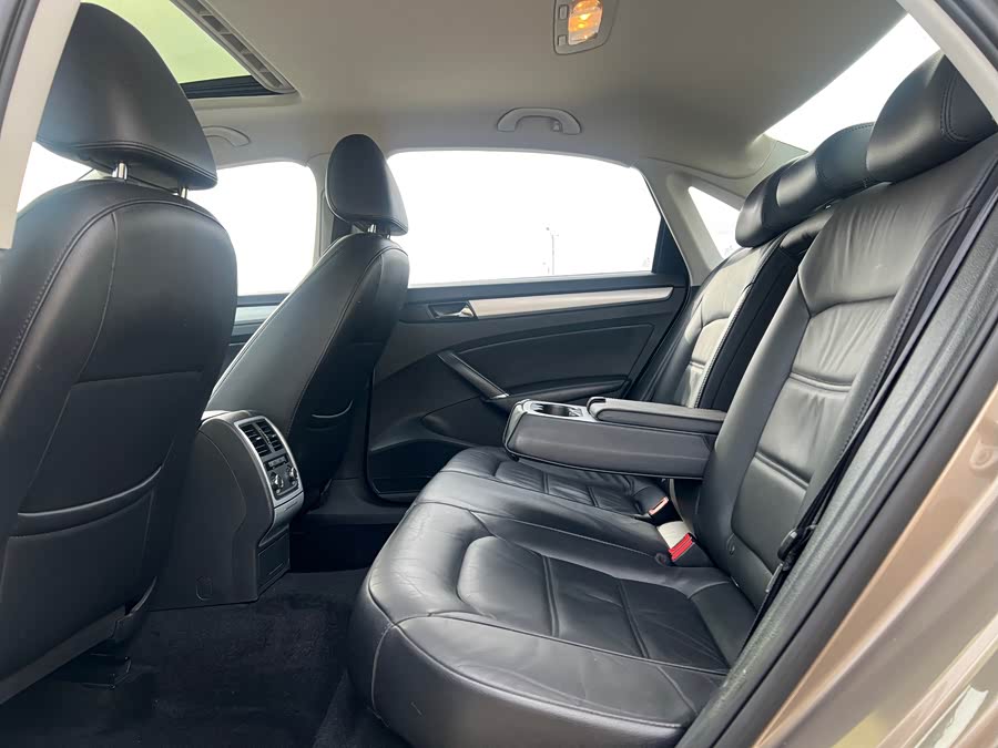 Volkswagen Passat 2014 car image #7