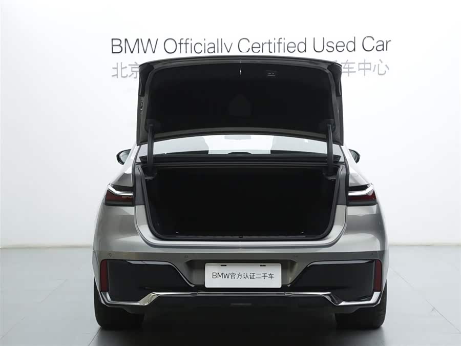 BMW i7 2023 car image #7