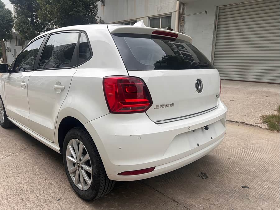 Volkswagen Polo 2015 car image #7