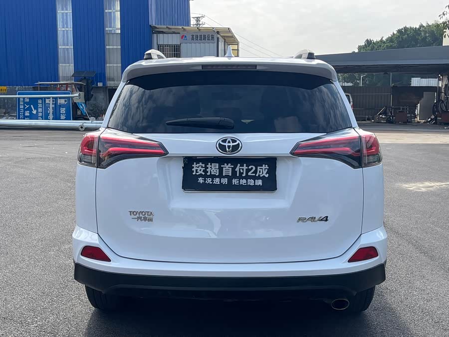 Toyota RAV4 2018 immagine di auto #7