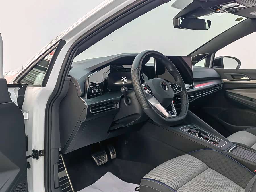 Volkswagen Golf 2025 car image #7