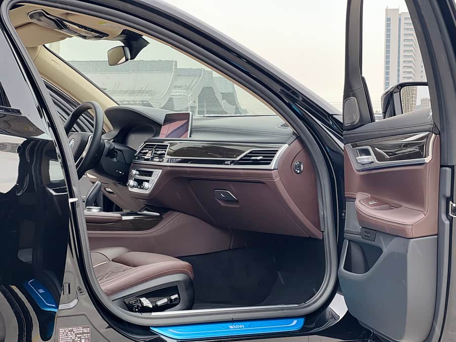 BMW 7 Series 2020 car image #7