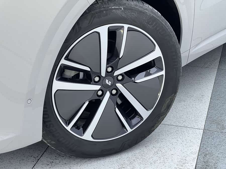 Li L6 2025 imagen de coche #7