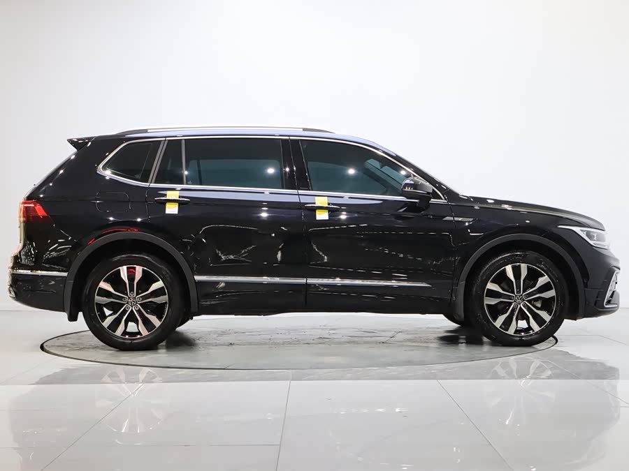Volkswagen Tiguan L 2023 #7 Volkswagen Tiguan L 2023 car image #7
