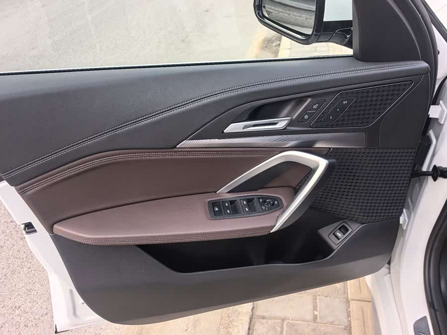 BMW iX1 2025 #7 BMW iX1 2025 car image #7