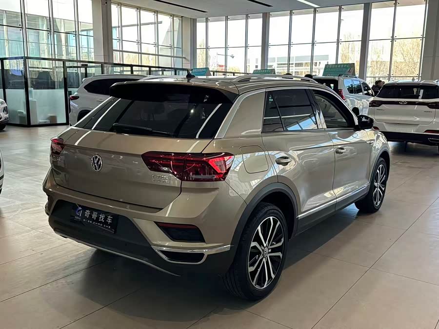 Volkswagen T-Roc 2020 car image #7