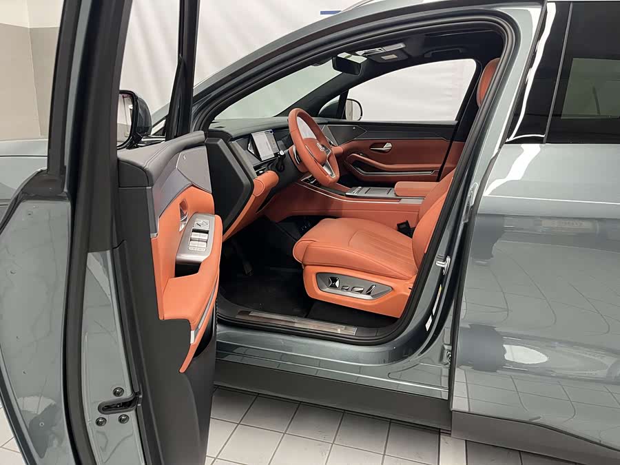 BYD Tang L 2025 immagine di auto #7