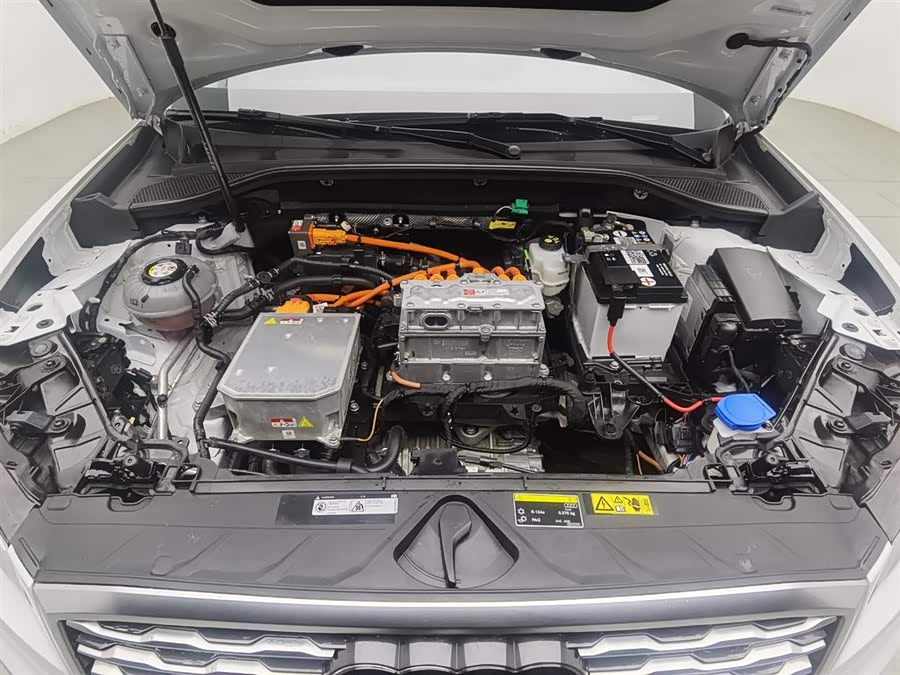 Audi Q2L e-tron 2021 immagine di auto #7