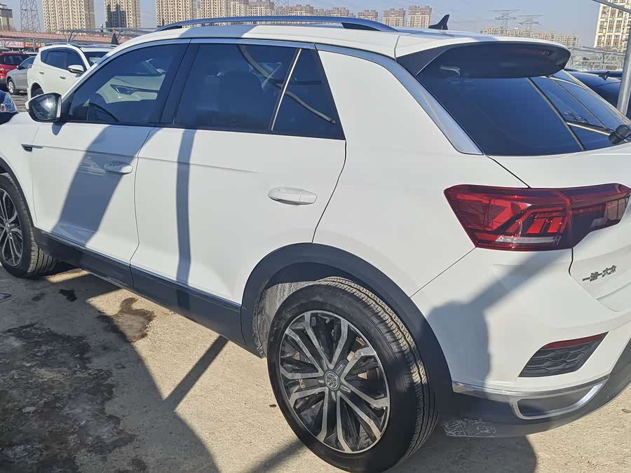 Volkswagen T-Roc 2020 car image #7