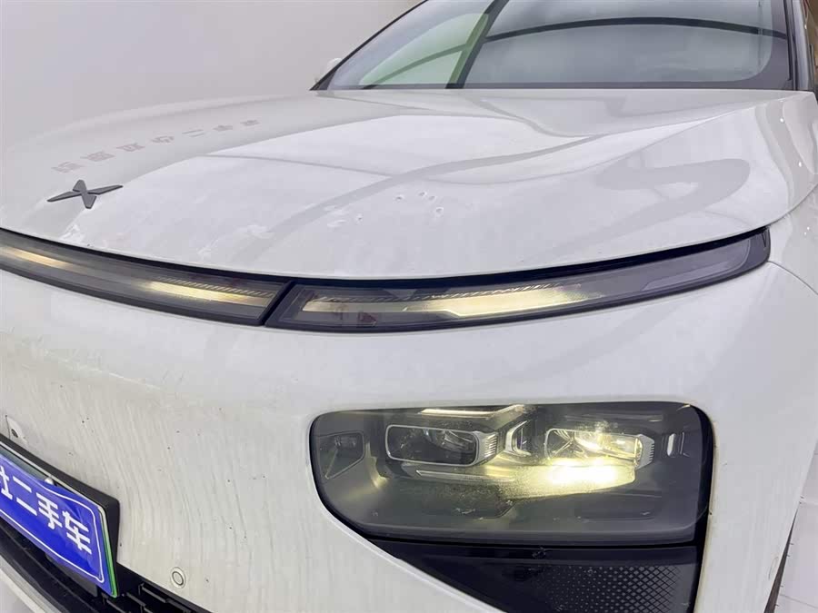 Xpeng G9 2025 صورة سيارة #7