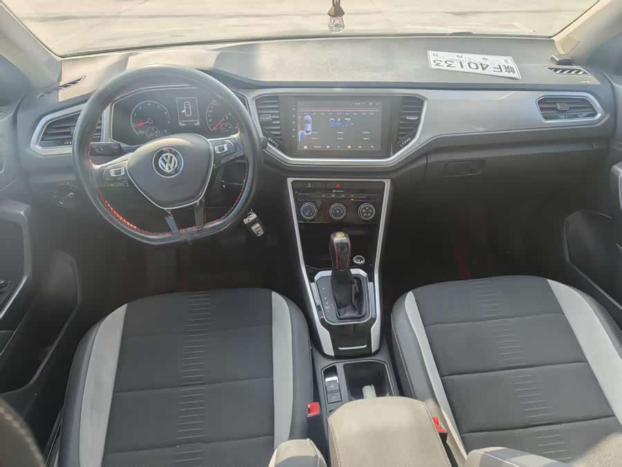 Volkswagen T-Roc 2019 car image #7