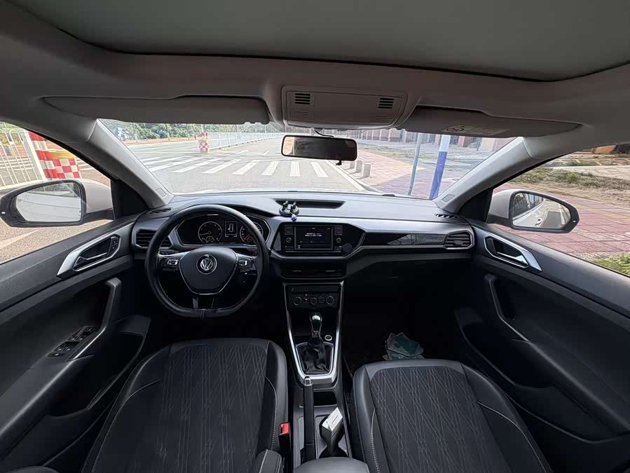 Volkswagen T-Cross 2019 #7 Volkswagen T-Cross 2019 car image #7