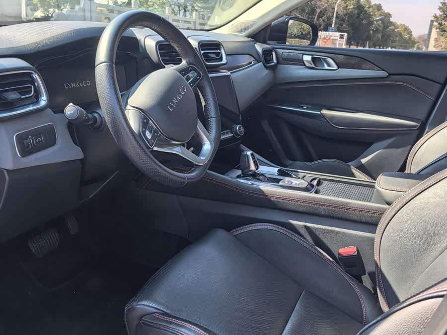 Lynk & Co 02 2019 #7 Lynk & Co 02 2019 car image #7
