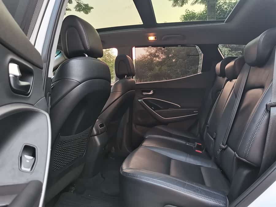 Hyundai Santa Fe 2013 car image #7