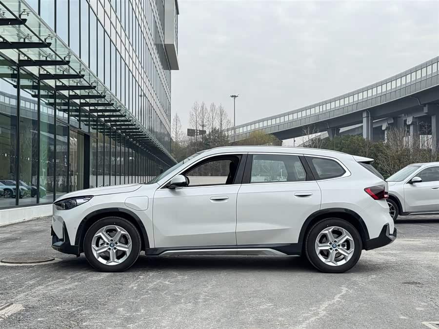 BMW iX1 2025 imagem de carro #7