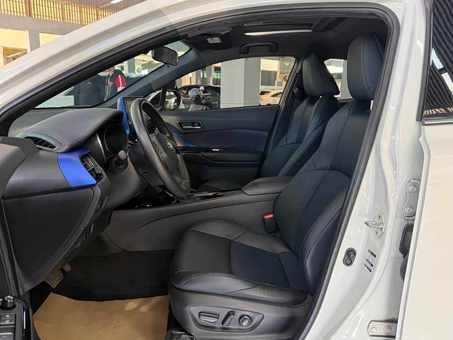 Toyota C-HR 2020 car image #7