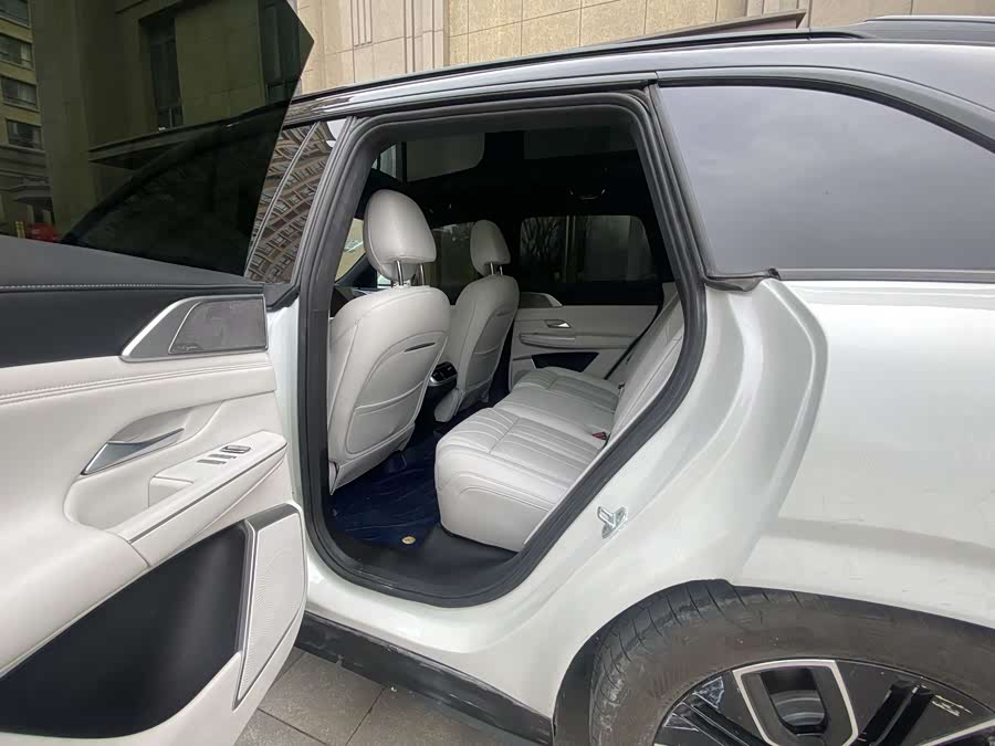 Xpeng G9 2025 car image #7