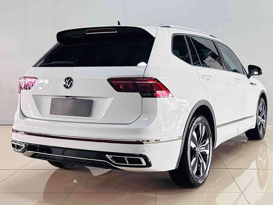 Volkswagen Tiguan L 2023 car image #7