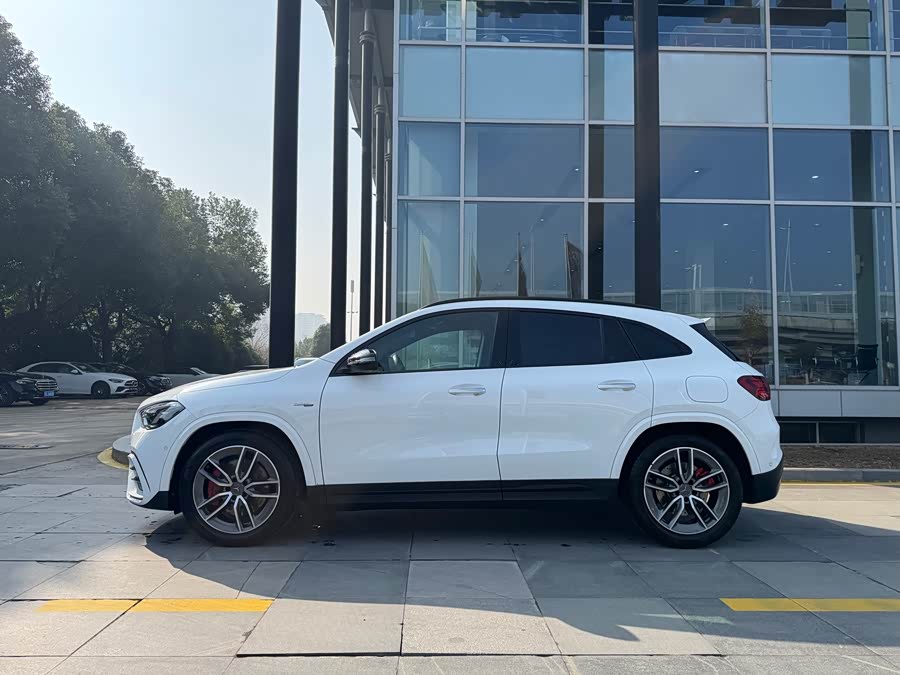 Mercedes-Benz GLA AMG 2025 immagine di auto #7