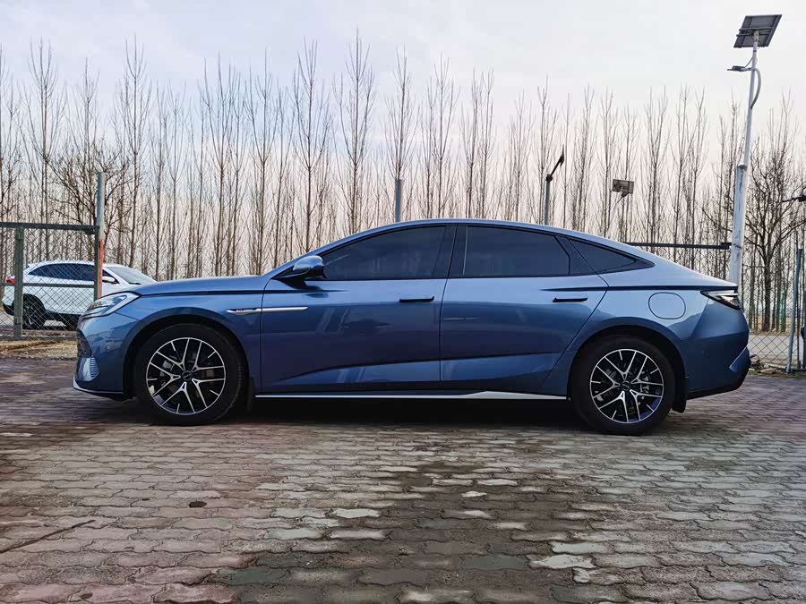 BYD Seal 07 DM-i 2024 car image #7