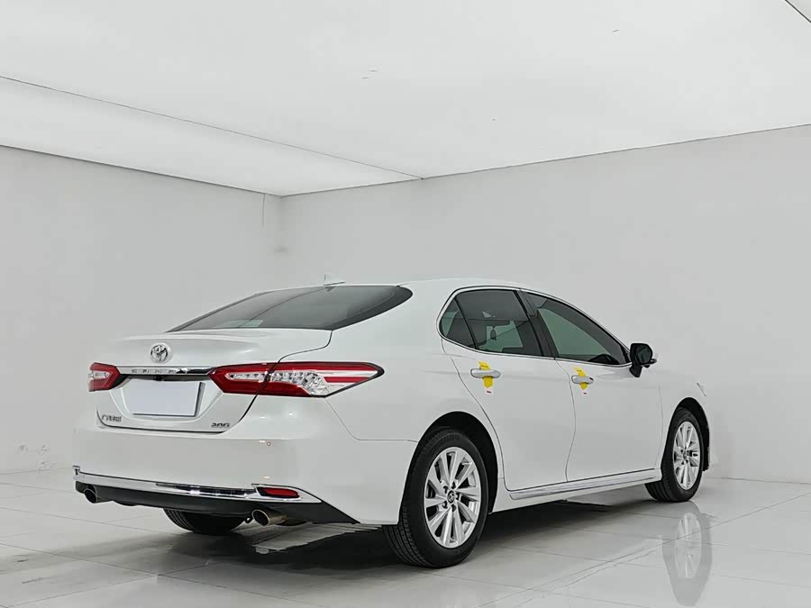 Toyota Camry 2023 immagine di auto #7