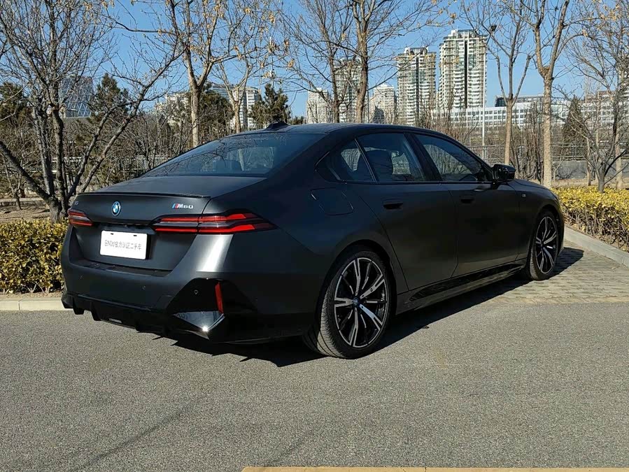 BMW i5 M60 car image #7