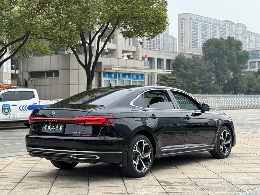 Volkswagen Passat 2025 car image #7